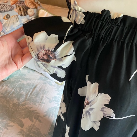 NWOT Floral Off-the-Shoulder Dress - Picture 4 of 11